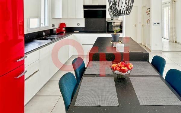 Maison à vendre    5 pièces • 140 m2 Bron