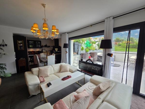 Appartement à vendre 3 pièces dans une residence très récente  à 2 pas du centre ville D'EMBRUN (05)
