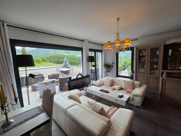 Appartement à vendre 3 pièces dans une residence très récente  à 2 pas du centre ville D'EMBRUN (05)