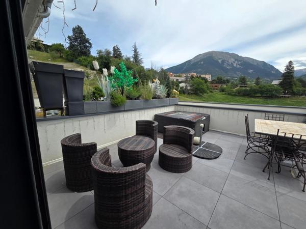 Appartement à vendre 3 pièces dans une residence très récente  à 2 pas du centre ville D'EMBRUN (05)