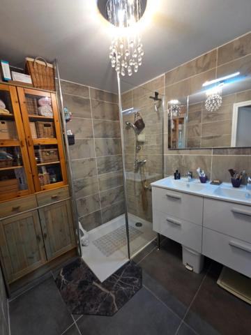 Appartement à vendre 3 pièces dans une residence très récente  à 2 pas du centre ville D'EMBRUN (05)