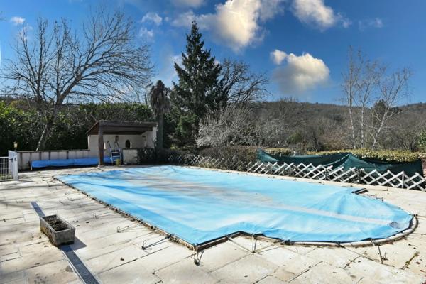 A vendre CAHORS (46) Maison plain pied 6 pièces de 122m² habitables - Piscine - 2 Garages - Terrain 1 659m²
