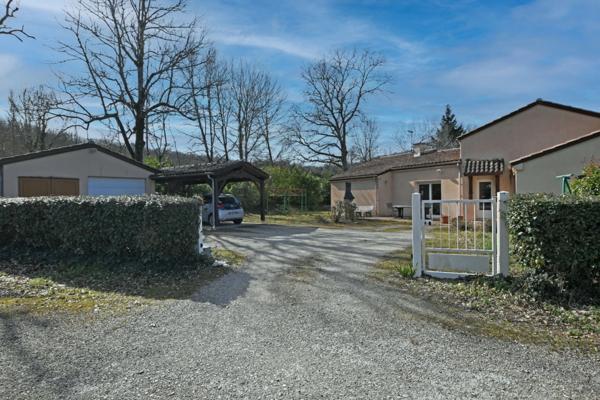 A vendre CAHORS (46) Maison plain pied 6 pièces de 122m² habitables - Piscine - 2 Garages - Terrain 1 659m²