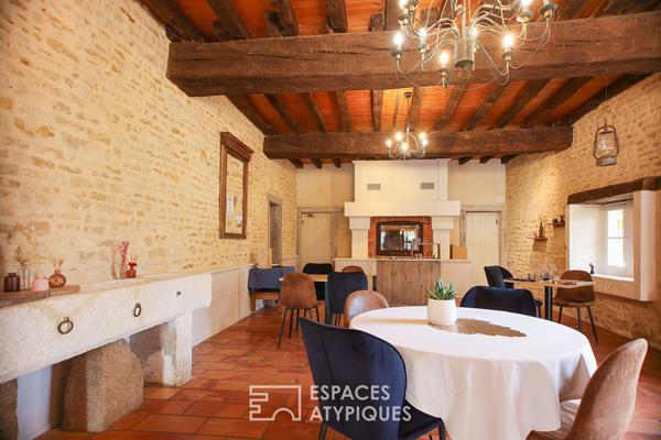 Anciennes dépendances de château réinventées avec piscine