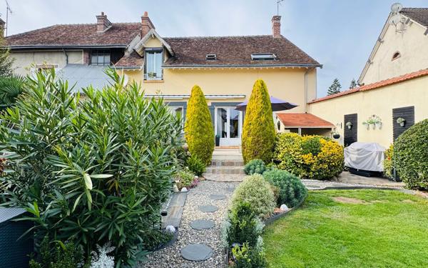 Maison à vendre    6 pièces •  Maintenon