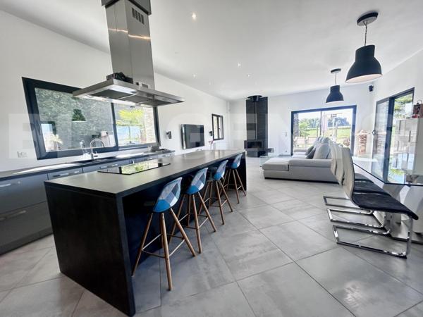 MAISON DE 147M² SUR UN TERRAIN CLOS DE 1570M² GARAGE DOUBLE 40M² AUCUN VIS A VIS.