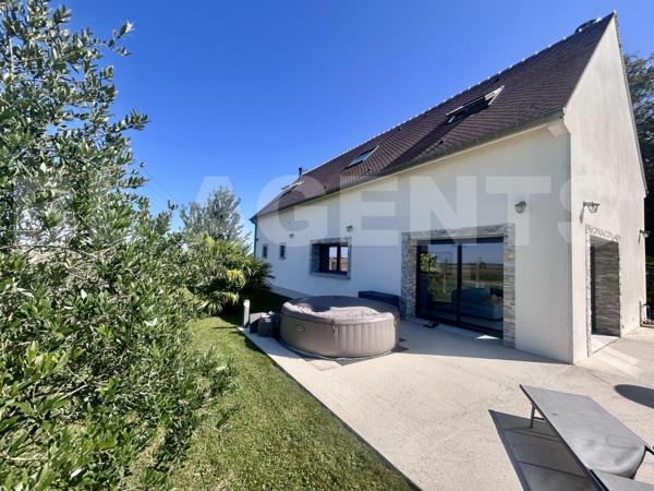 MAISON DE 147M² SUR UN TERRAIN CLOS DE 1570M² GARAGE DOUBLE 40M² AUCUN VIS A VIS.