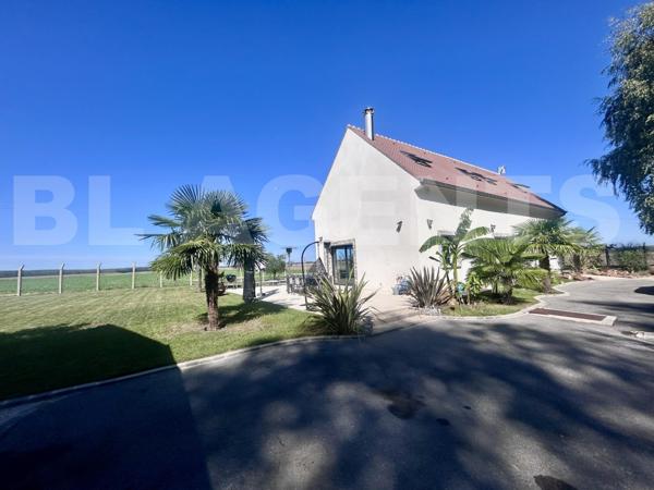 MAISON DE 147M² SUR UN TERRAIN CLOS DE 1570M² GARAGE DOUBLE 40M² AUCUN VIS A VIS.
