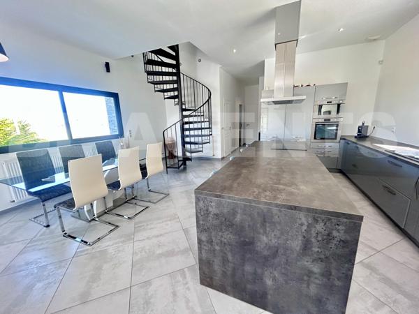 MAISON DE 147M² SUR UN TERRAIN CLOS DE 1570M² GARAGE DOUBLE 40M² AUCUN VIS A VIS.