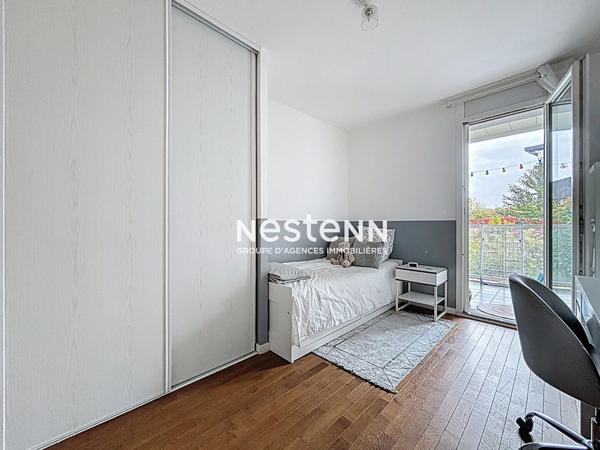 ISSY LES MOULINEAUX - QUARTIER FORT D'ISSY - Appartement 4 pièces avec 3 chambres et une terrasse