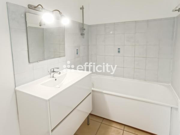 Appartement
         3 pièces
        - 65 m² 79 900 € *
