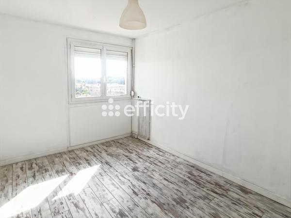 Appartement
         3 pièces
        - 65 m² 79 900 € *
