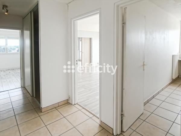 Appartement
         3 pièces
        - 65 m² 79 900 € *