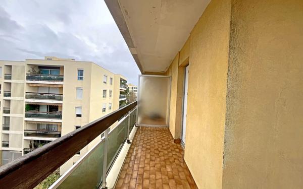 Appartement à louer    2 pièces •  Marseille 8