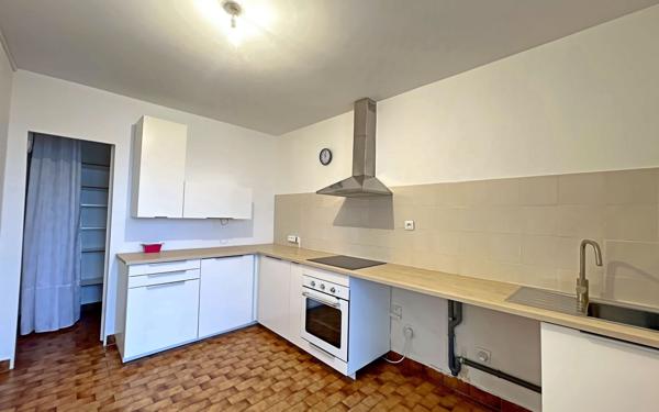 Appartement à louer    2 pièces •  Marseille 8