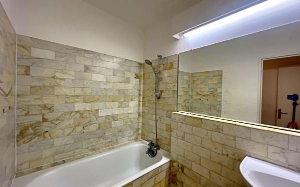 Appartement à louer    2 pièces •  Marseille 8