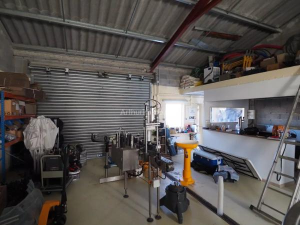 Location Local commercial 3 pièces 80 m2 à Sainte-Tulle