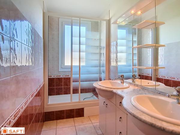 Appartement 3 pièces 77m² traversant avec vue dégagée au dernier étage