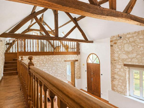 Maison 221 m² avec terrain de 5 000 m² - Mouliherne (49390)