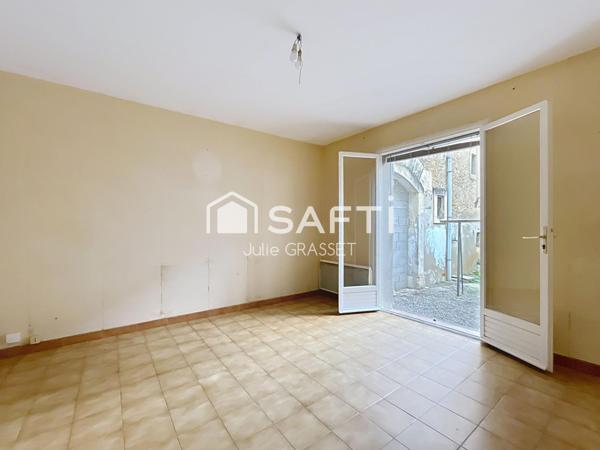 Maison avec extérieurs, au cœur du village de Lignan sur Orb