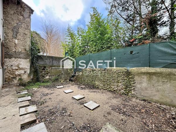 Maison avec extérieurs, au cœur du village de Lignan sur Orb