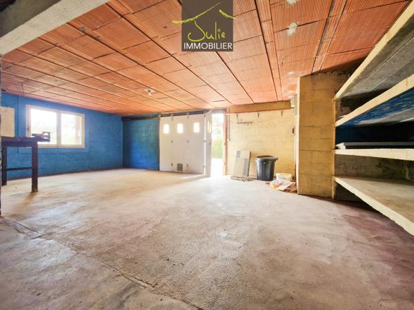 MAISON A RENOVER A BRESSUIRE PROCHE DES COMMERCES