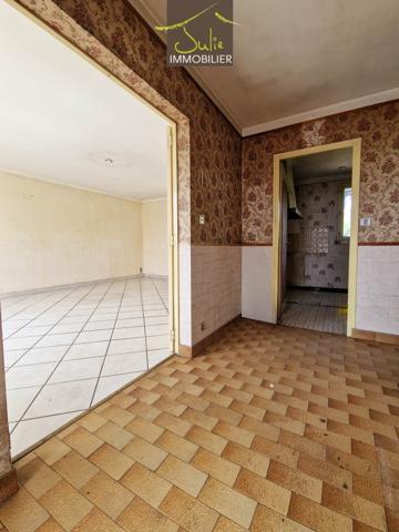 MAISON A RENOVER A BRESSUIRE PROCHE DES COMMERCES
