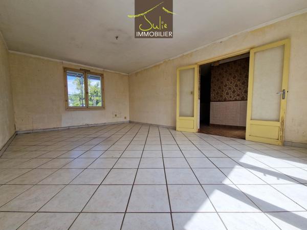 MAISON A RENOVER A BRESSUIRE PROCHE DES COMMERCES