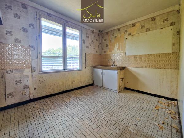 MAISON A RENOVER A BRESSUIRE PROCHE DES COMMERCES