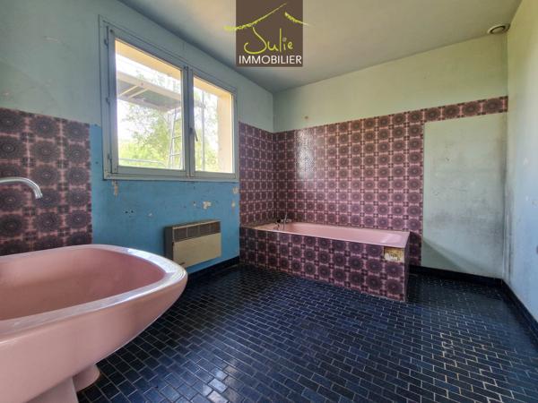 MAISON A RENOVER A BRESSUIRE PROCHE DES COMMERCES