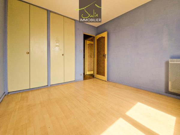 MAISON A RENOVER A BRESSUIRE PROCHE DES COMMERCES