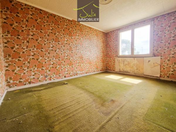 MAISON A RENOVER A BRESSUIRE PROCHE DES COMMERCES