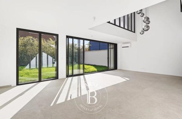 Clamart, Maison 6 Chambres  à vendre