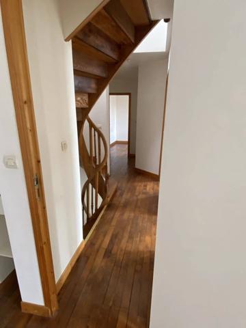 IMMEUBLE 230 M 2 ENVIRON TROIS LOGEMENTS BEGARD