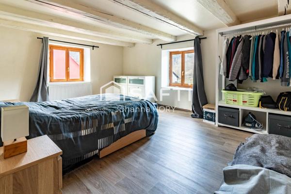 Maison mitoyenne à rénover 216 m2 à Fort potentiel