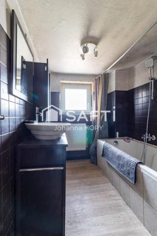 Maison mitoyenne à rénover 216 m2 à Fort potentiel