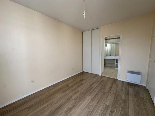 Appartement quartier Gloriette à Nantes 2 pièces 1 chambre avec balcon et garage boxé.