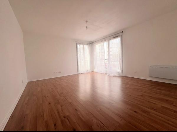 T3 60m² + BALCON+ PARKING SS-SOL - CERGY LE HAUT