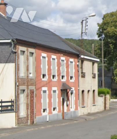 Maison à usage d'habitation située à FUMAY, place du Baty