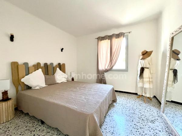 AIGUES-MORTES MAISON RÉNOVÉE 5 PIÈCES 147 M2 AVEC 2 GARAGES ET TOIT TERRASSE