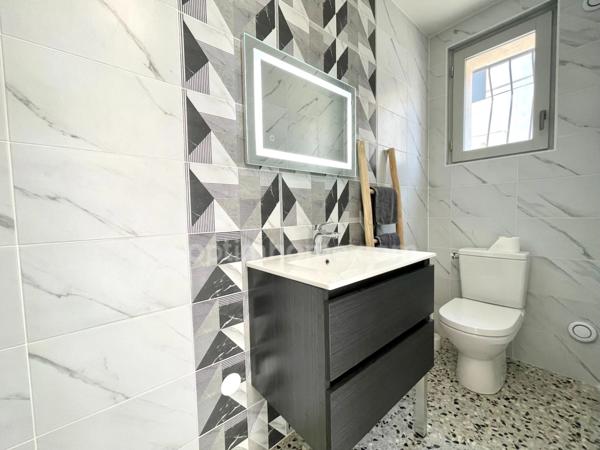 AIGUES-MORTES MAISON RÉNOVÉE 5 PIÈCES 147 M2 AVEC 2 GARAGES ET TOIT TERRASSE