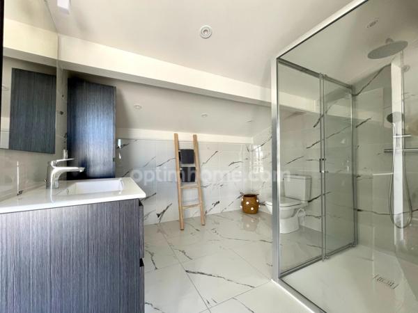 AIGUES-MORTES MAISON RÉNOVÉE 5 PIÈCES 147 M2 AVEC 2 GARAGES ET TOIT TERRASSE