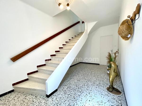 AIGUES-MORTES MAISON RÉNOVÉE 5 PIÈCES 147 M2 AVEC 2 GARAGES ET TOIT TERRASSE