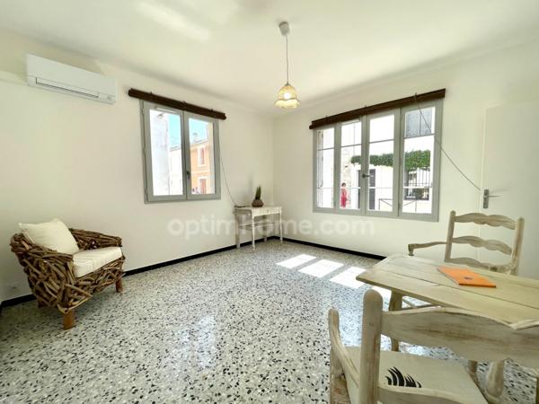 AIGUES-MORTES MAISON RÉNOVÉE 5 PIÈCES 147 M2 AVEC 2 GARAGES ET TOIT TERRASSE