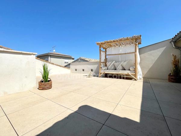 AIGUES-MORTES MAISON RÉNOVÉE 5 PIÈCES 147 M2 AVEC 2 GARAGES ET TOIT TERRASSE
