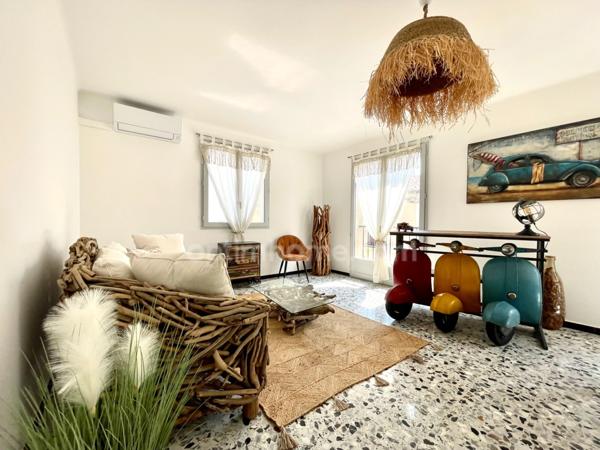 AIGUES-MORTES MAISON RÉNOVÉE 5 PIÈCES 147 M2 AVEC 2 GARAGES ET TOIT TERRASSE