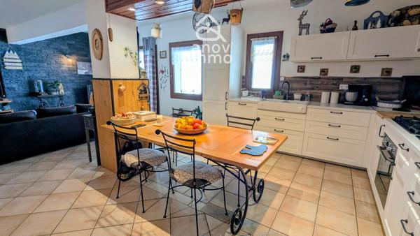 Rez de jardin
                                                                                                                                                                                                                                                                                                                        3 pièce(s)                                                                                                                                                                                                          2 chambre(s)                                                                                                                                                                                                          77  m²