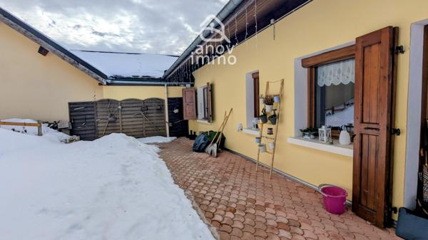 Rez de jardin
                                                                                                                                                                                                                                                                                                                        3 pièce(s)                                                                                                                                                                                                          2 chambre(s)                                                                                                                                                                                                          77  m²