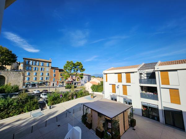 Appartement T3 64 m² avec terrasse, ascenseur et garage à Châteauneuf-de-Gadagne proche L'Isle sur la Sorgue
