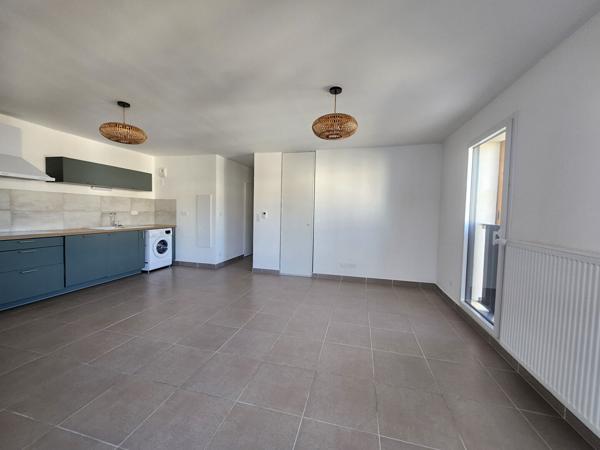 Appartement T3 64 m² avec terrasse, ascenseur et garage à Châteauneuf-de-Gadagne proche L'Isle sur la Sorgue